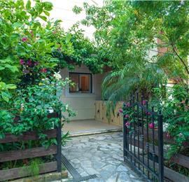 3 bedroom villa with pool and sea views in Barbati, Corfu, sleeps 8